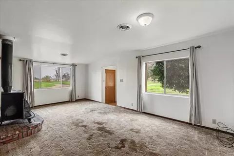 Living - 2679 Lobo Ave, Merced, CA 95348 photo 2 of 12