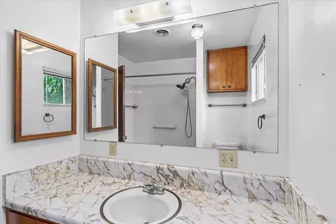 Bath - 2679 Lobo Ave, Merced, CA 95348 photo 3 of 3