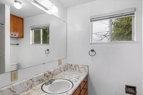 Bath - 2679 Lobo Ave, Merced, CA 95348 photo 2 of 3