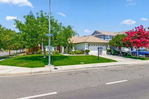 995 W Springer Dr, Turlock, CA 95382 photo 4