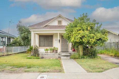 418 E 10th St, Hanford, CA 93230 photo 1