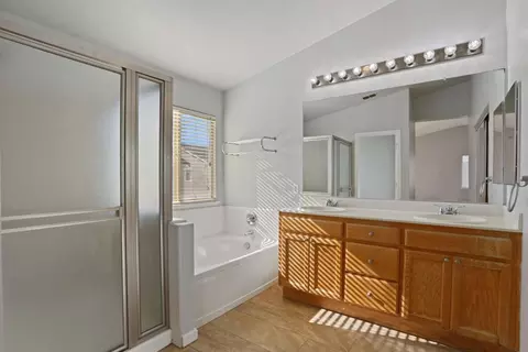 Bath - 2902 Campbell Ln, Tracy, CA 95377 photo 3 of 4