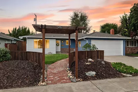 Exterior - 1525 Vista Dr, Lodi, CA 95242 photo 2 of 15