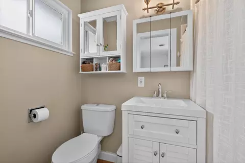 Bath - 1525 Vista Dr, Lodi, CA 95242 photo 6 of 6