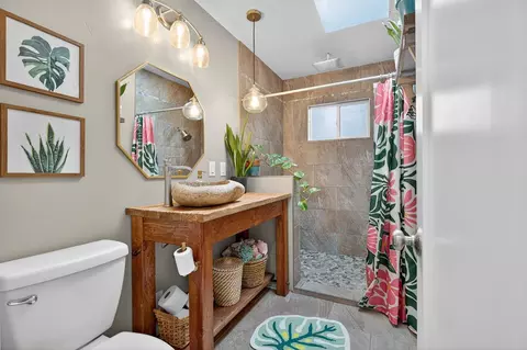 Bath - 1525 Vista Dr, Lodi, CA 95242 photo 1 of 6