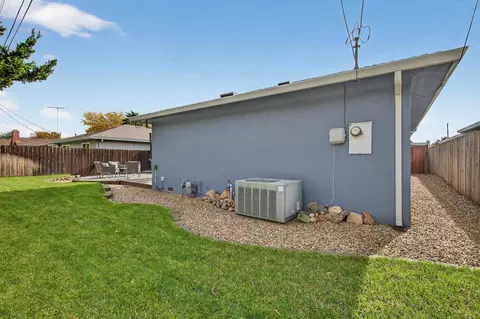 Exterior - 1525 Vista Dr, Lodi, CA 95242 photo 13 of 15