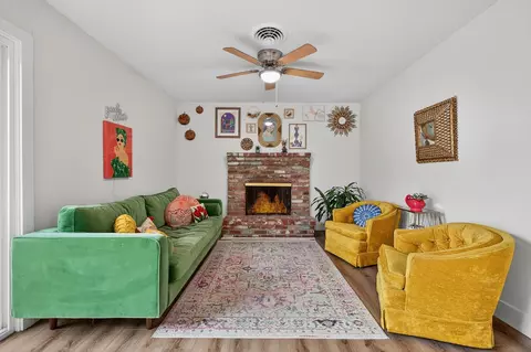Living - 1525 Vista Dr, Lodi, CA 95242 photo 4 of 5