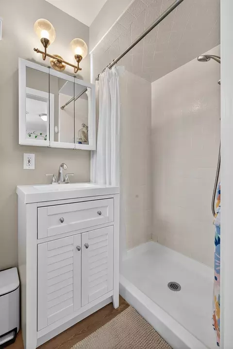 Bath - 1525 Vista Dr, Lodi, CA 95242 photo 5 of 6