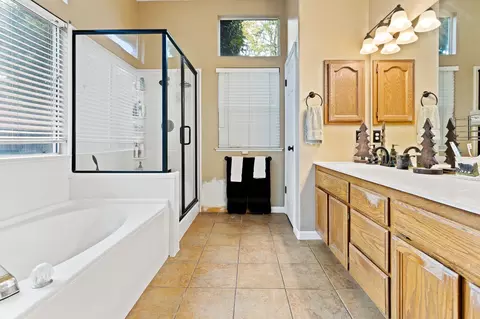 Bath - 4106 Copper Hill Ct, Antelope, CA 95843 photo 2 of 4