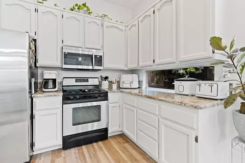 Kitchen - 4106 Copper Hill Ct, Antelope, CA 95843 photo 4 of 4