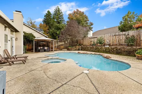 Exterior - 4106 Copper Hill Ct, Antelope, CA 95843 photo 2 of 5