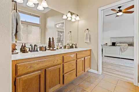 Bath - 4106 Copper Hill Ct, Antelope, CA 95843 photo 4 of 4