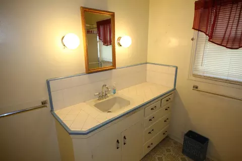 Bath - 8392 Birch St, Hilmar, CA 95324 photo 1 of 2