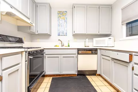 Kitchen - 2249 Camborne Dr, Modesto, CA 95356 photo 6 of 7