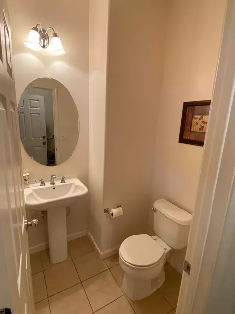 Bath - 20848 Shrub Oak Dr, Patterson, CA 95363 photo 1 of 6