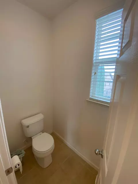 Bath - 20848 Shrub Oak Dr, Patterson, CA 95363 photo 6 of 6