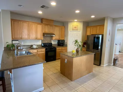 Kitchen - 20848 Shrub Oak Dr, Patterson, CA 95363 photo 2 of 5