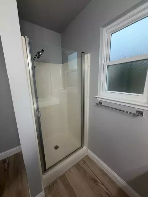 Bath - 725 Sycamore Ave, Gustine, CA 95322 photo 2 of 3
