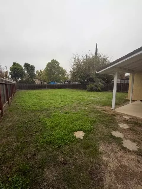 Exterior - 725 Sycamore Ave, Gustine, CA 95322 photo 3 of 7