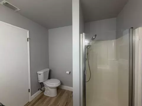 Bath - 725 Sycamore Ave, Gustine, CA 95322 photo 3 of 3
