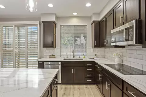Kitchen - 322 Kelley Mist Ct, Tracy, CA 95377 photo 2 of 8