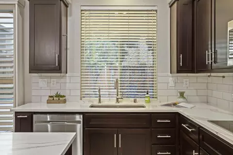 Kitchen - 322 Kelley Mist Ct, Tracy, CA 95377 photo 3 of 8