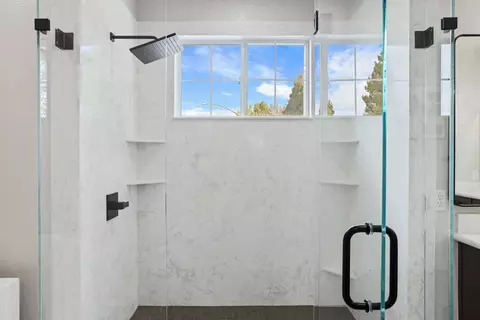 Bath - 322 Kelley Mist Ct, Tracy, CA 95377 photo 6 of 8