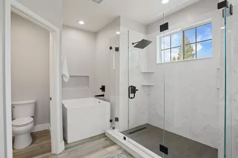 Bath - 322 Kelley Mist Ct, Tracy, CA 95377 photo 5 of 8
