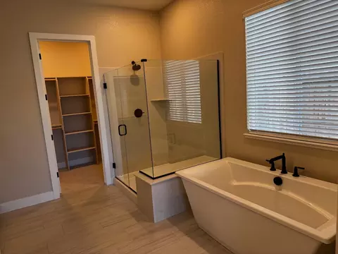 Bath - 2517 Gantry Dr, Manteca, CA 95337 photo 1 of 2