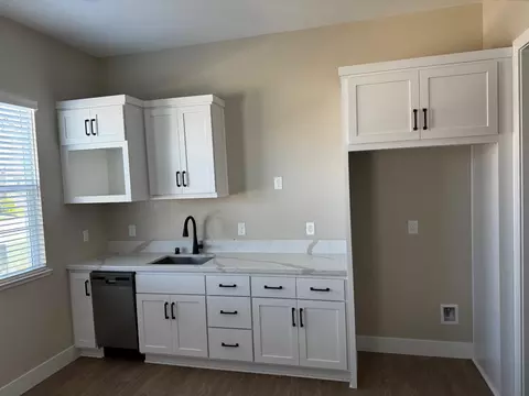 Kitchen - 2517 Gantry Dr, Manteca, CA 95337 photo 2 of 2