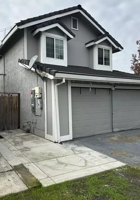 5723 Larcom Ln, Stockton, CA 95210