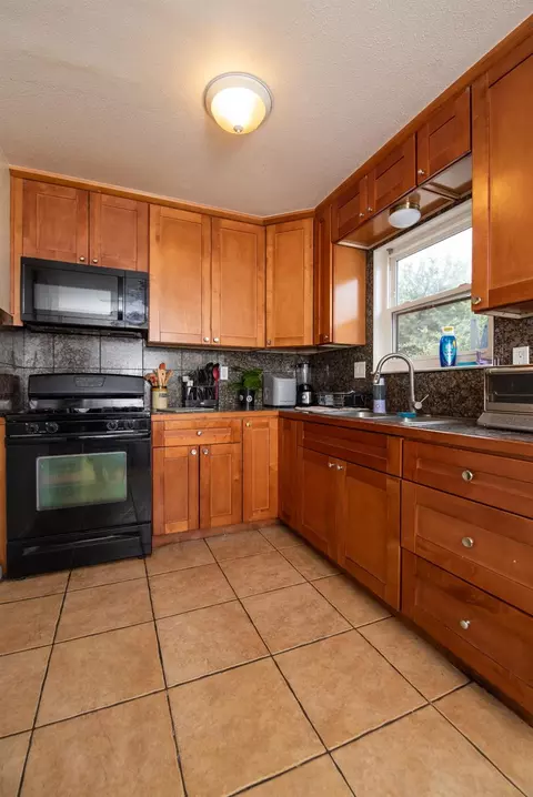 Kitchen - 505 Thames Ct, Modesto, CA 95354 photo 4 of 4