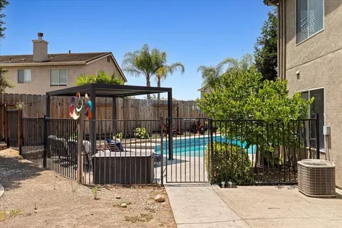 Exterior - 1714 Melissa Dr, Ripon, CA 95366 photo 23 of 33