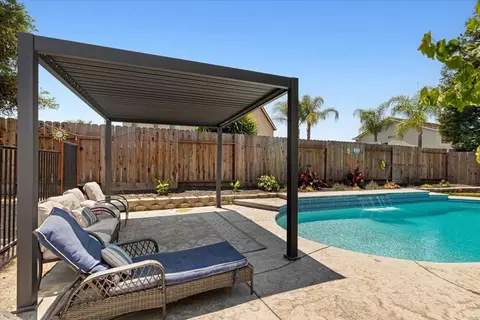 Exterior - 1714 Melissa Dr, Ripon, CA 95366 photo 24 of 33
