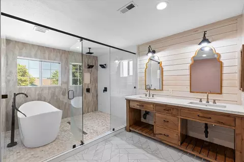 Bath - 1714 Melissa Dr, Ripon, CA 95366 photo 4 of 9
