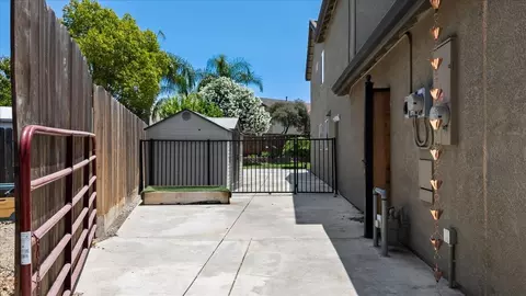Exterior - 1714 Melissa Dr, Ripon, CA 95366 photo 17 of 33