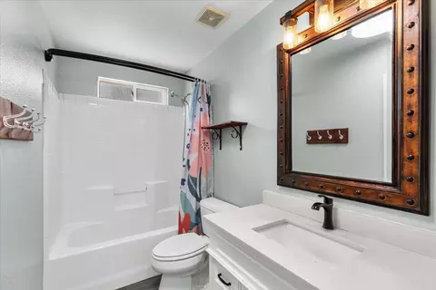 Bath - 1714 Melissa Dr, Ripon, CA 95366 photo 1 of 9
