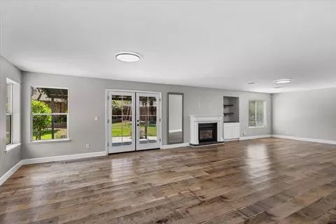Living - 1714 Melissa Dr, Ripon, CA 95366 photo 7 of 11