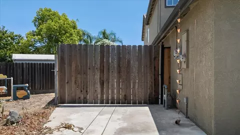 Exterior - 1714 Melissa Dr, Ripon, CA 95366 photo 16 of 33