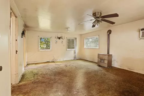 Living - 1012 Leaf Ave, Stockton, CA 95207 photo 1 of 4