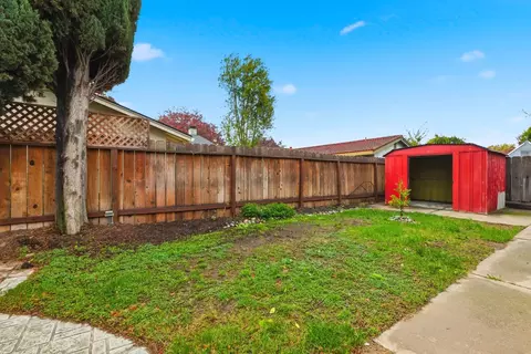 Exterior - 1416 Buttonwillow Dr, Modesto, CA 95355 photo 5 of 6