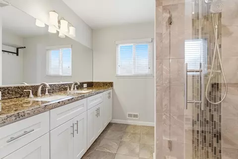 Bath - 1416 Buttonwillow Dr, Modesto, CA 95355 photo 3 of 4