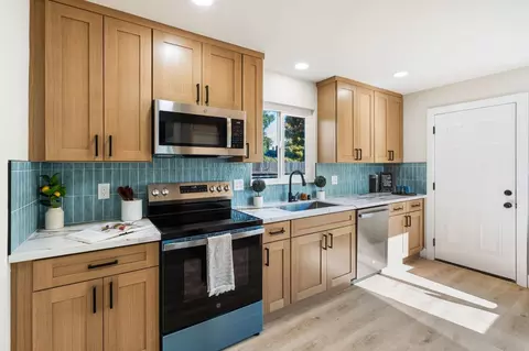 Kitchen - 3540 Eastern Ave, Sacramento, CA 95821 photo 2 of 3