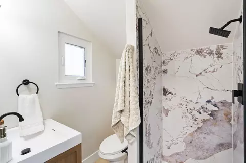 Bath - 3540 Eastern Ave, Sacramento, CA 95821 photo 1 of 2