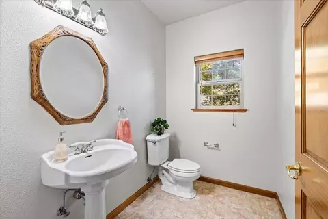 Bath - 4420 Tya Ln, Placerville, CA 95667 photo 6 of 7