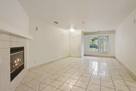 Living - 610 Hudson Ln, Modesto, CA 95351 photo 6 of 7