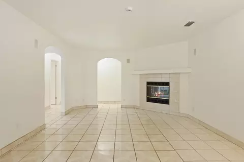 Living - 610 Hudson Ln, Modesto, CA 95351 photo 4 of 7