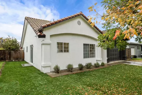 Exterior - 610 Hudson Ln, Modesto, CA 95351 photo 2 of 5