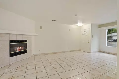 Living - 610 Hudson Ln, Modesto, CA 95351 photo 5 of 7