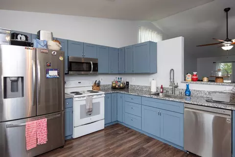 Kitchen - 405 Melbourne Dr, Modesto, CA 95357 photo 2 of 3